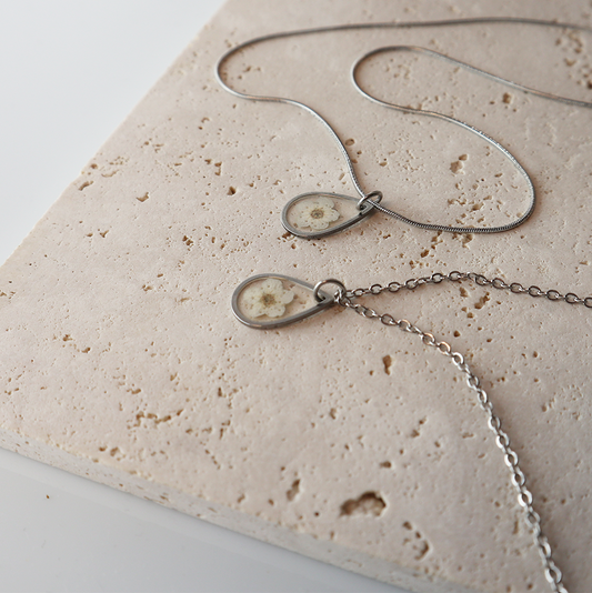 Hanger Drop – Plum Bloesem – Wit – Zilver