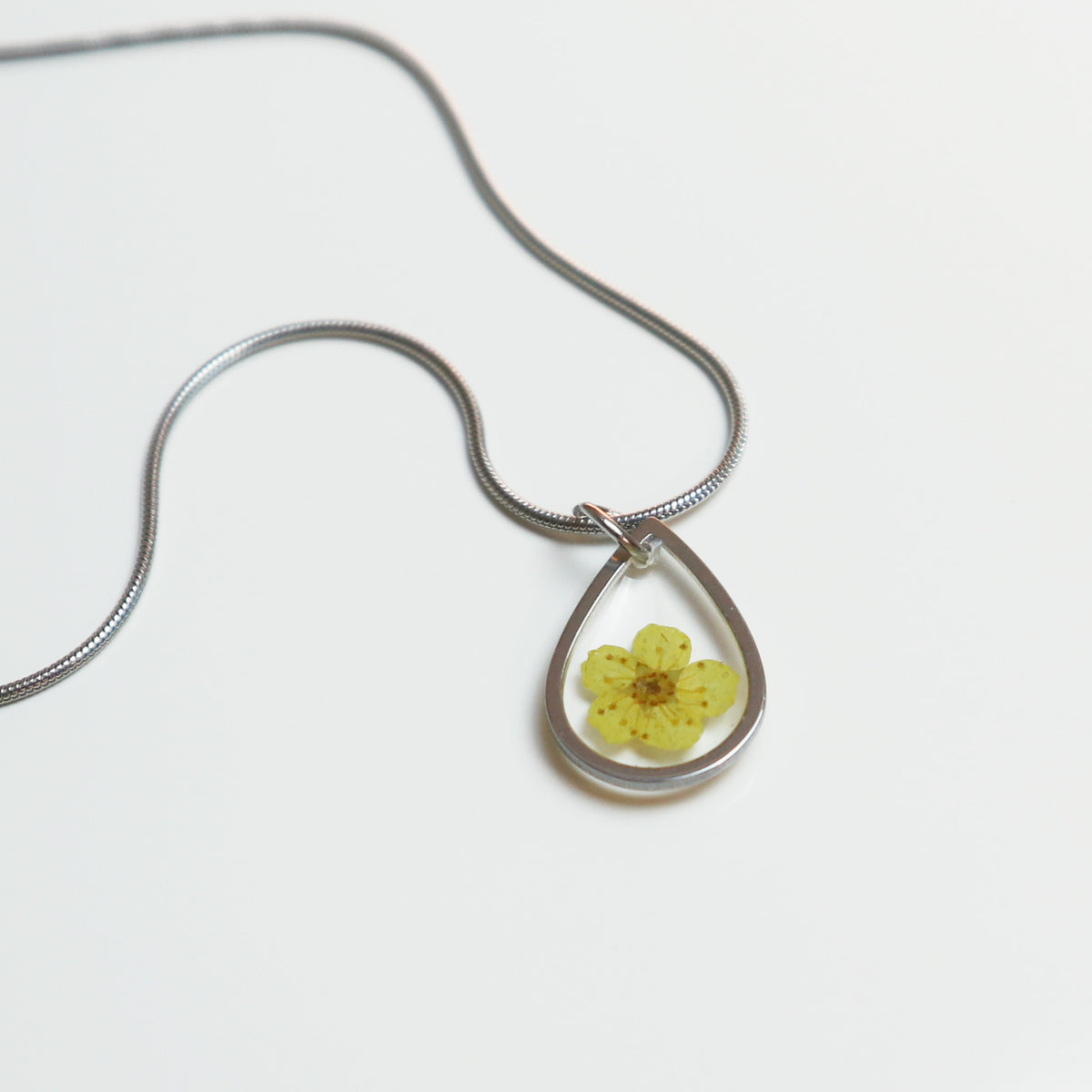Hanger Drop – Plum Bloesem – Geel – Zilver