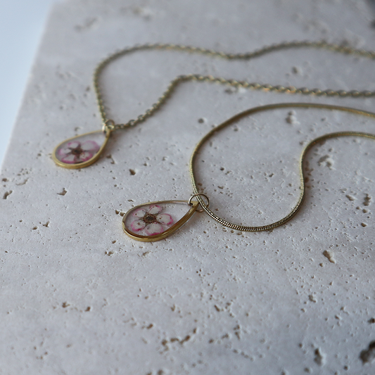 Hanger Drop – Plum Bloesem – Spirea – Goud