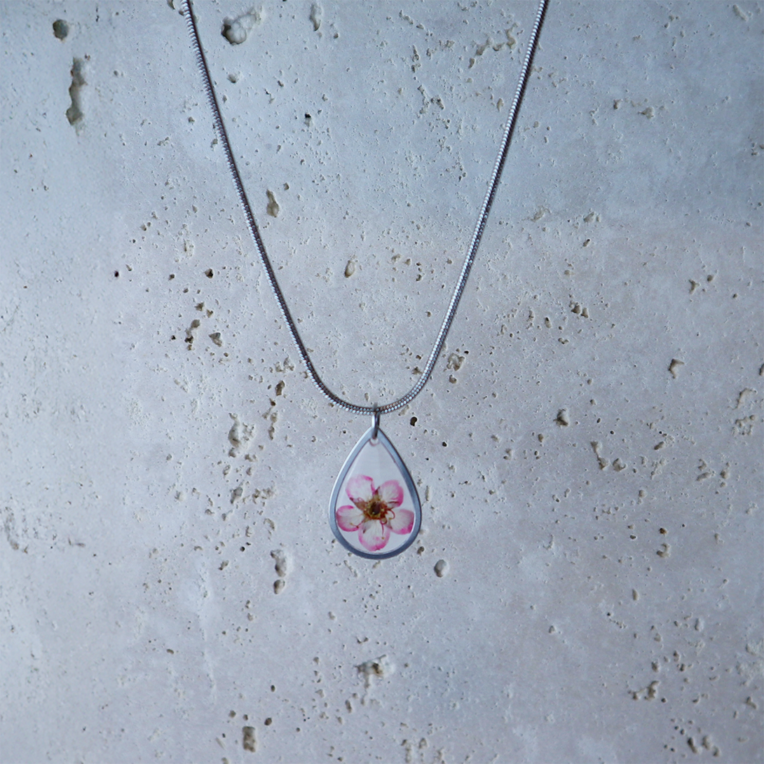 Hanger Drop – Plum Bloesem – Spirea – Zilver