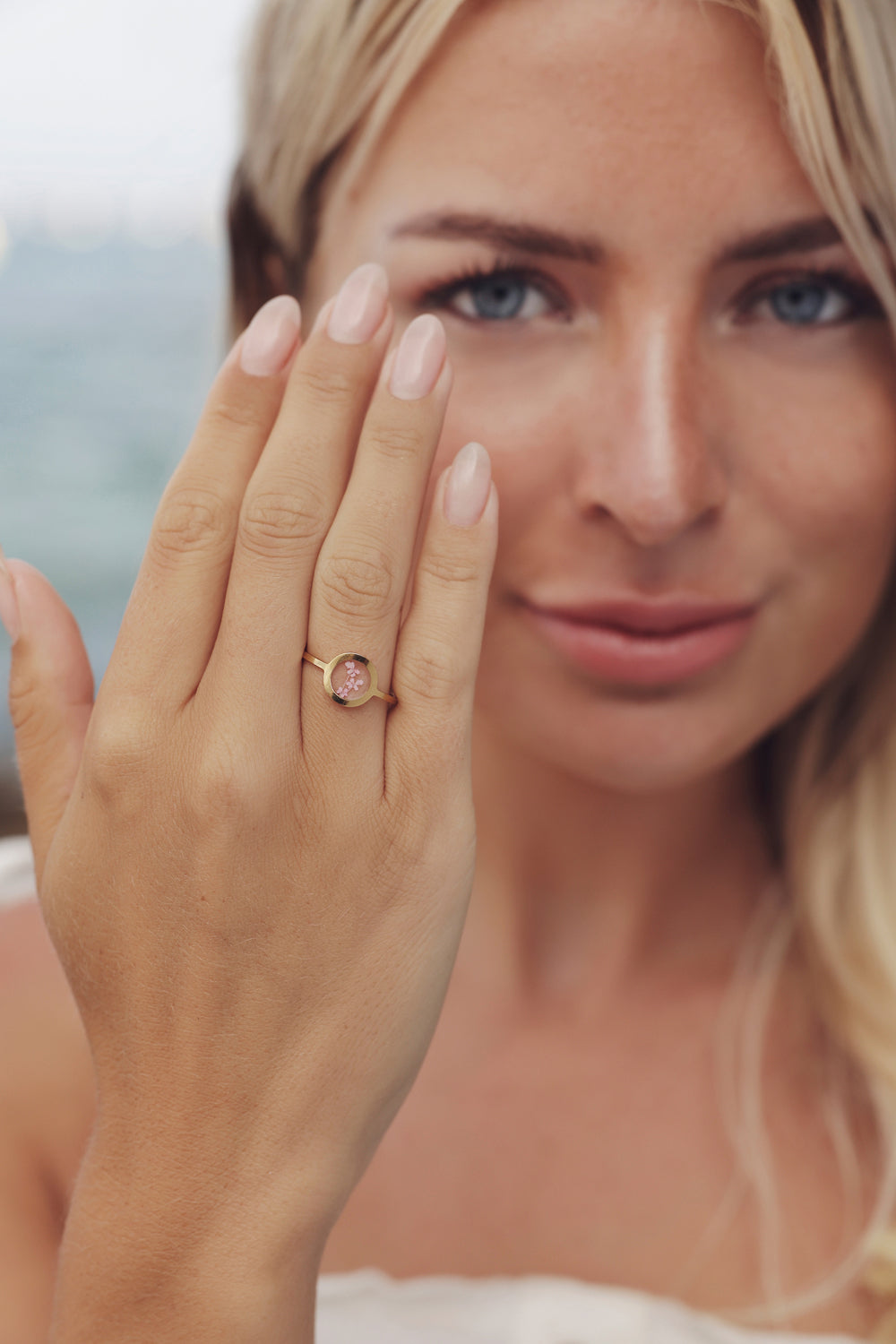 Bloem met ring