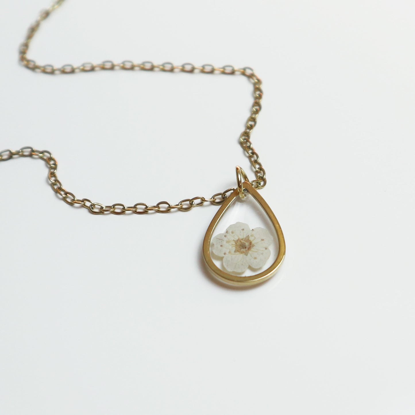 Hanger Drop – Plum Bloesem – Wit – Goud