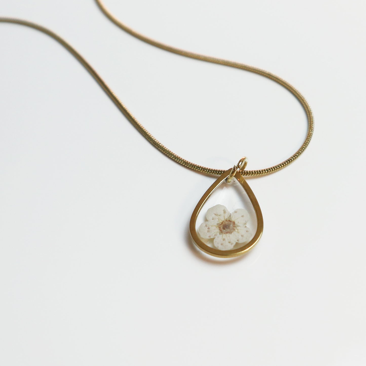 Hanger Drop – Plum Bloesem – Wit – Goud