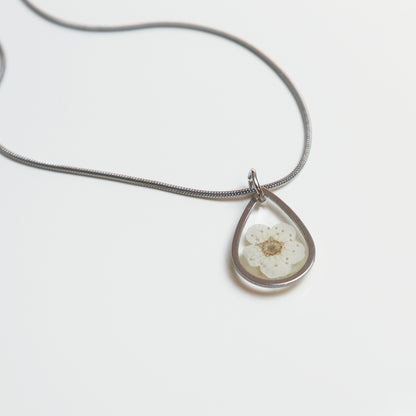 Hanger Drop – Plum Bloesem – Wit – Zilver