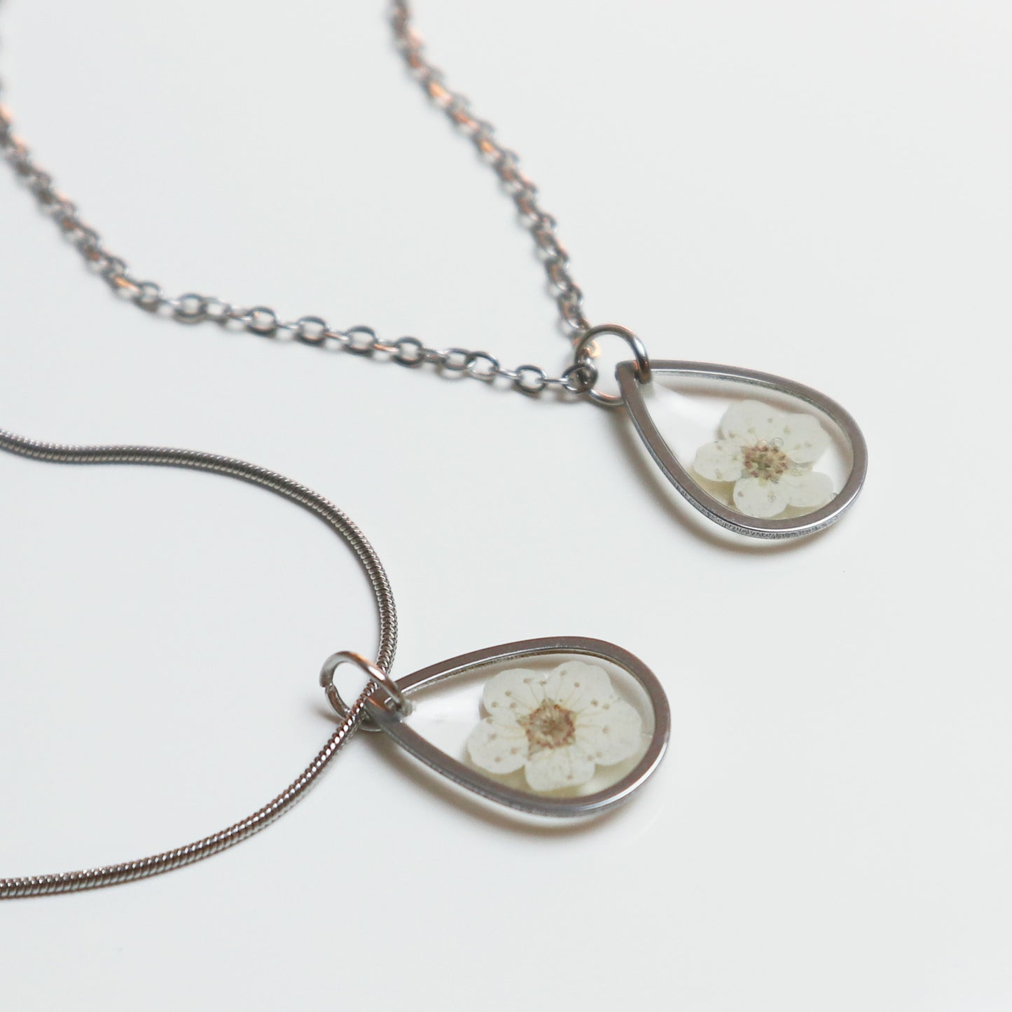 Hanger Drop – Plum Bloesem – Wit – Zilver