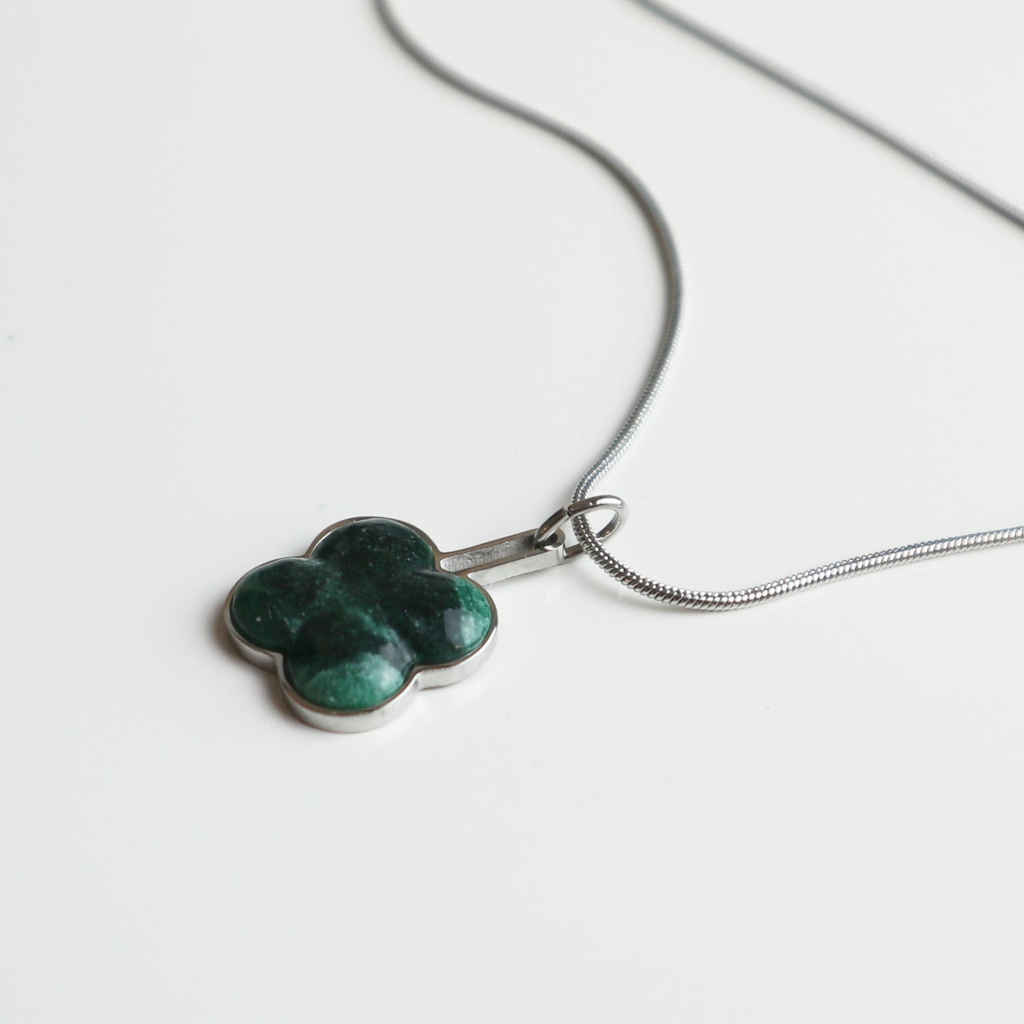 Hanger – Groene Jade - Klaver - Zilver