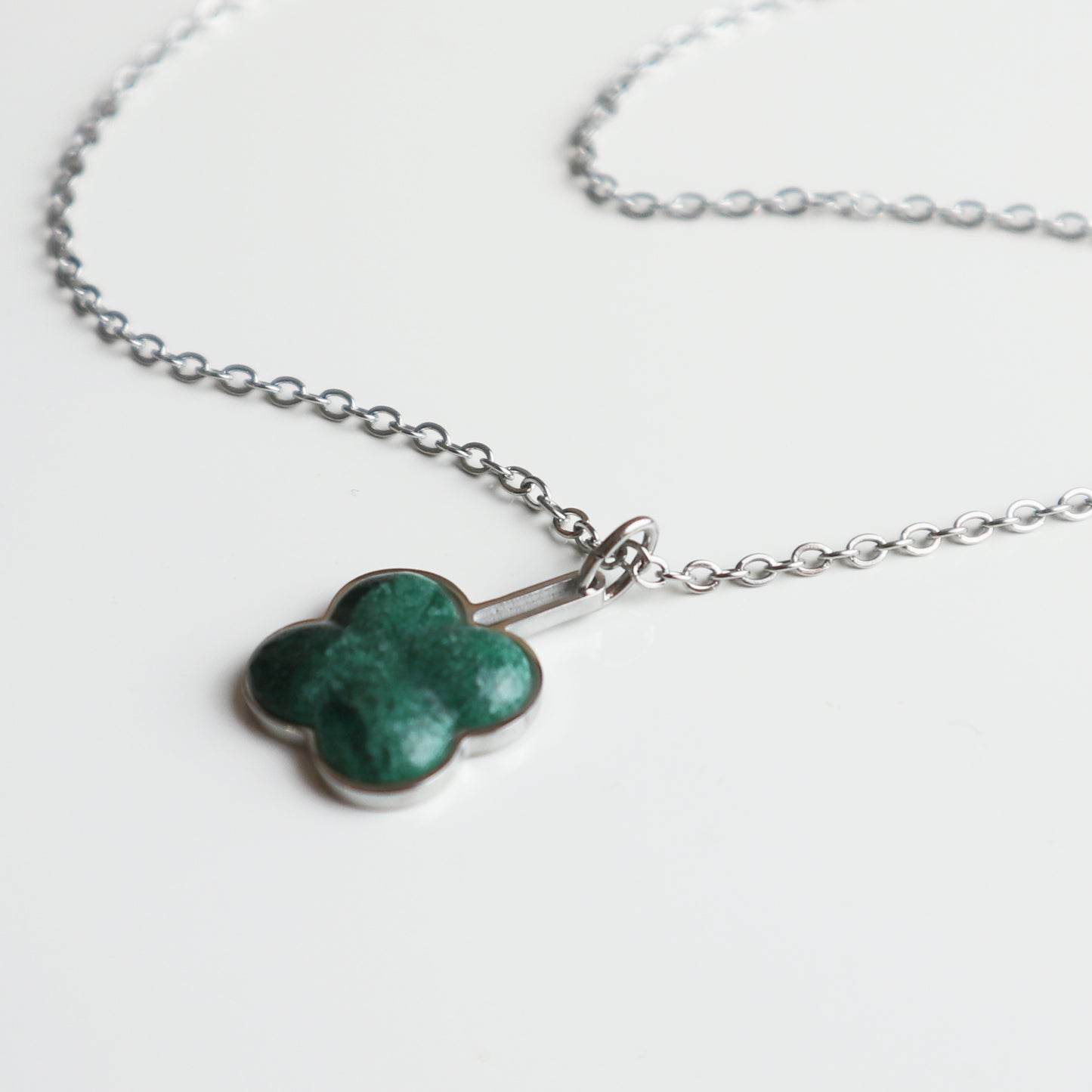 Hanger – Groene Jade - Klaver - Zilver