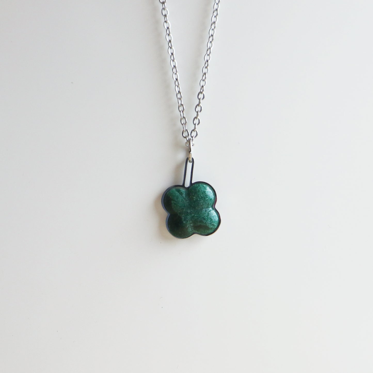 Hanger – Groene Jade - Klaver - Zilver