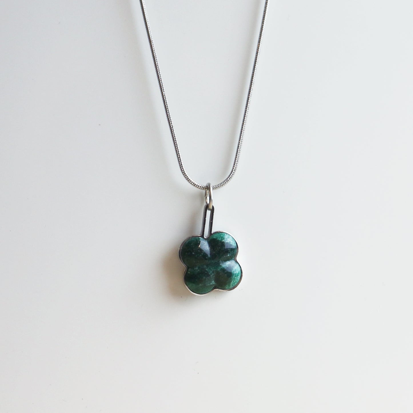 Hanger – Groene Jade - Klaver - Zilver