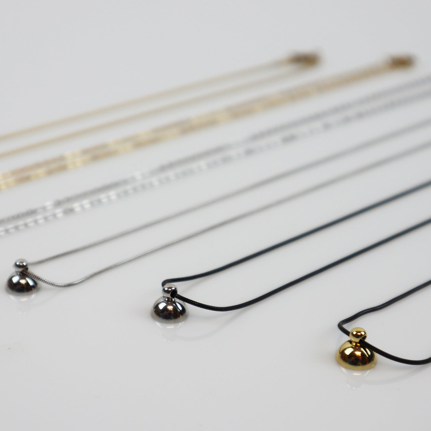 Drip Black Snake Chain - Gold Connector