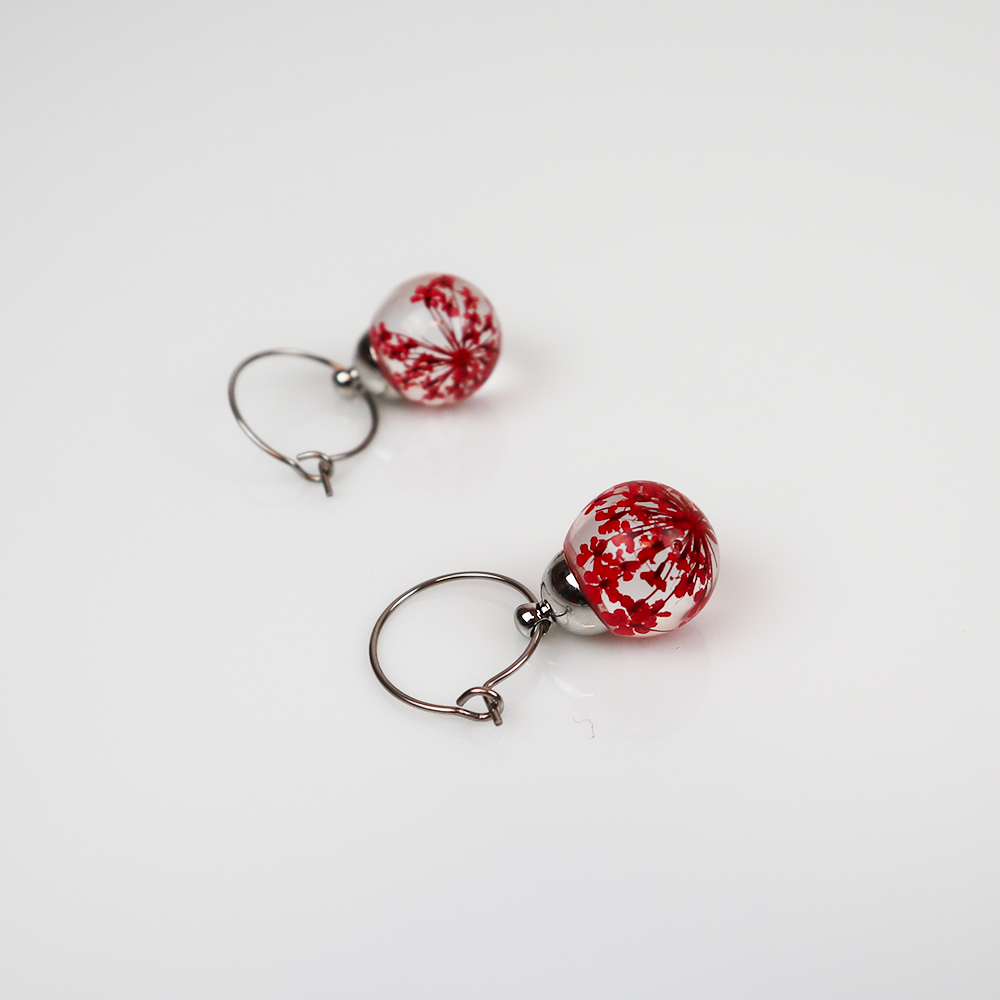 Pair of silver earrings with dill red