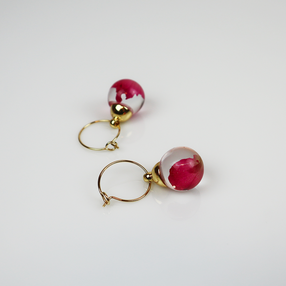 Pair of gold earrings with rose pink