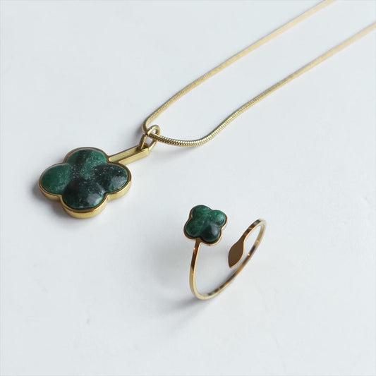 Jade Klaver Set – Ring, Hanger & Ketting (Goud)