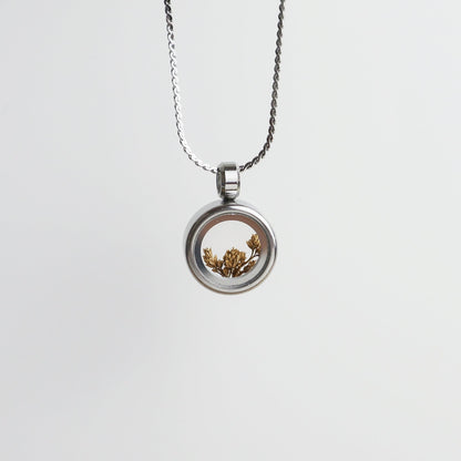 Drupt Koester zilveren hanger met gedroogde bloemen aan een ketting voor persoonlijke herinneringen