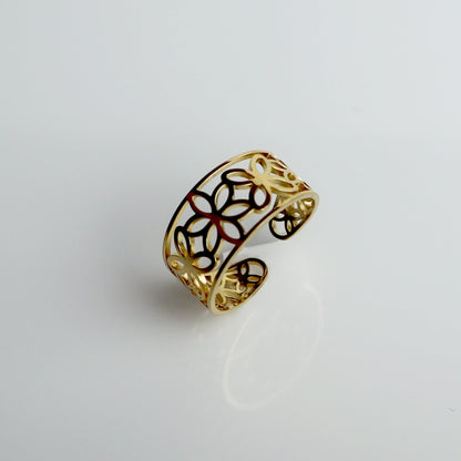 Drupt verstelbare goudkleurige ring met elegant opengewerkt bloemmotief voor een verfijnde uitstraling.